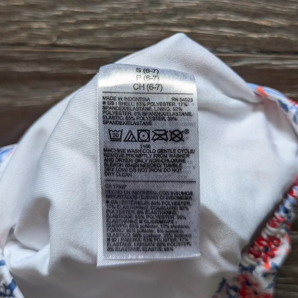 3/$15 - Old Navy White Floral Swimsuit With Smocked Top Size Small 6-7